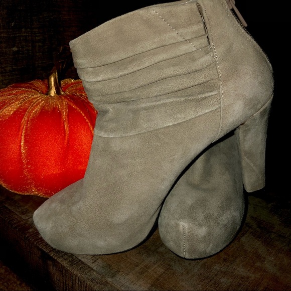 Me too Suede Booties 🍂👢 - Picture 4 of 8